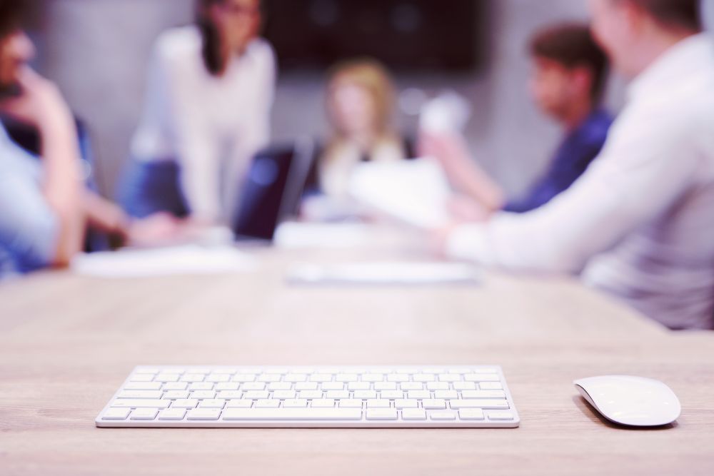 Personnes en formation sur le management et la vie institutionnelle dans les métiers de la santé